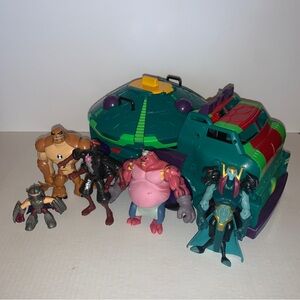 Rise of the TMNT Teenage Mutant Ninja Turtle Tank Truck Taxi With Action Figures